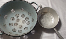 2 alte Siebe Eisen/Emaille und
