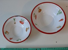 Zwei alte Emaille Schüsseln